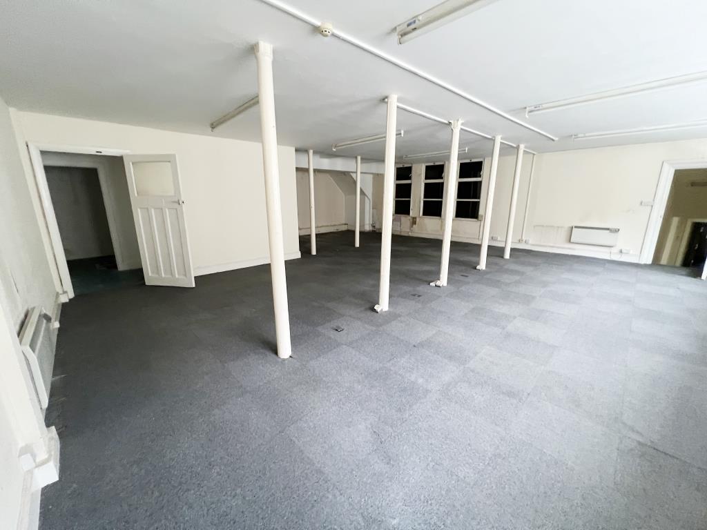 Lot: 67 - SUBSTANTIAL RESIDENTIAL DEVELOPMENT WITH OUTSTANDING VIEWS PLANNING FOR TWELVE APARTMENTS - Room at the rear of 5 Montpellier Road